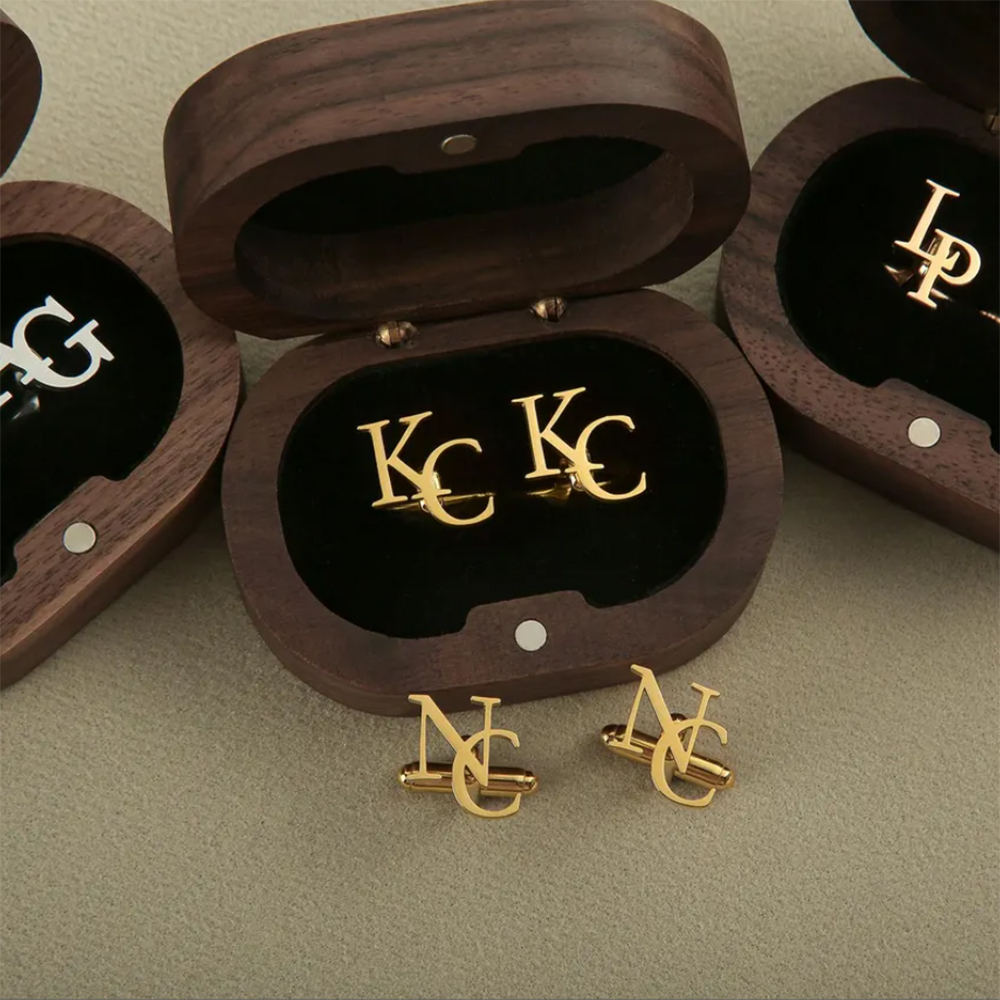 Cufflink Box Set - パーソナライズされた頭文字の組み合わせカフスボタン、新郎と花婿の付添人への結婚祝い、精巧な木製ボックス入り