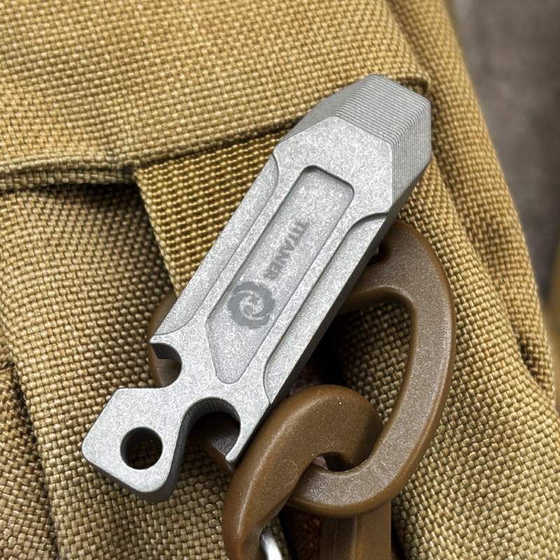 屋外用ポータブルEDC多機能チタン合金ミニバールキーホルダー - Keychain Multi Tool のレビューと価格